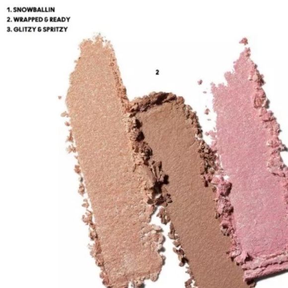 (BNA) NEW MAC Effervescence Extra Dimension Face Compact Light, New in Box - Picture 3 of 8